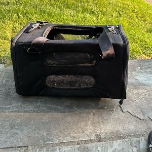 Heavy duty pet carrier